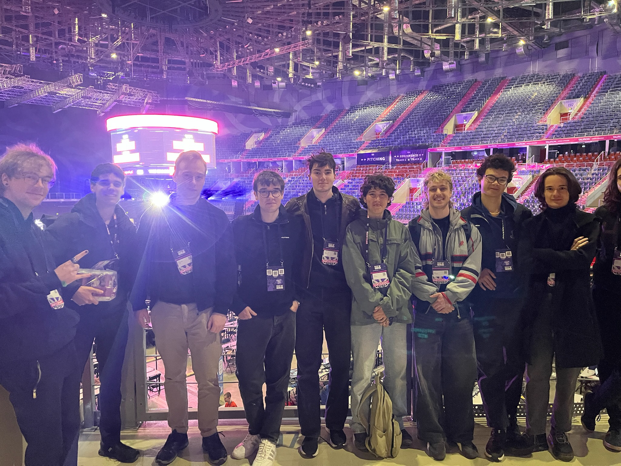 Featured image of post Hacking at HackYeah 2025 :sunglasses: